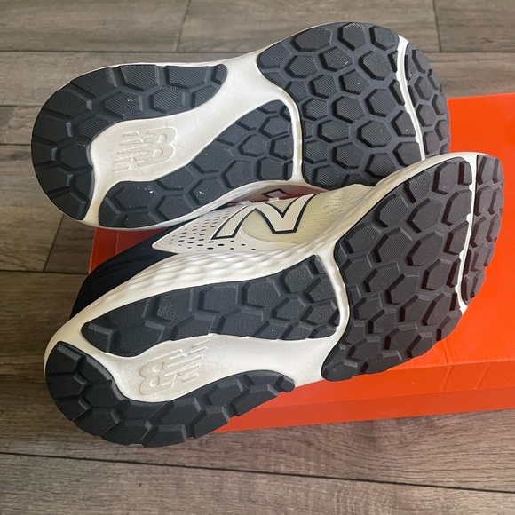Athletic_Shoes